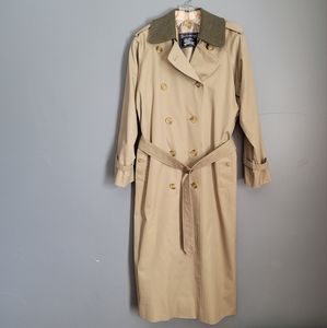 Vintage Burberrys Tan Trench Coat with removable Wool liner. Size 8 X-Lo…